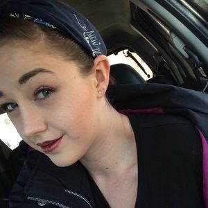 Meet your Posher, Joy